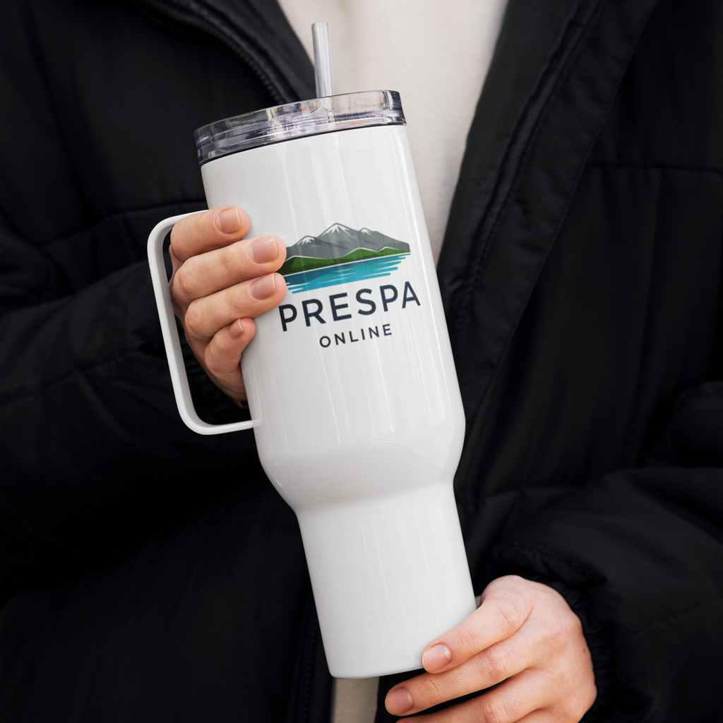 Travel mug with a handle